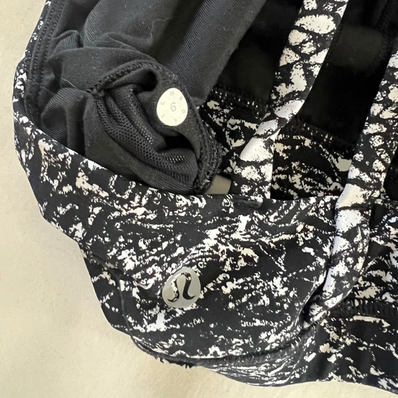 LULULEMON SPORTS BRA SIZE 6 BLACK AND WHITE MARBLE - Picture 3 of 3